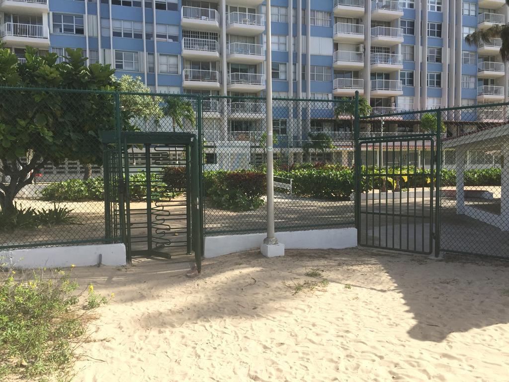 Marbella Del Caribe Beachfront San Juan Exterior foto